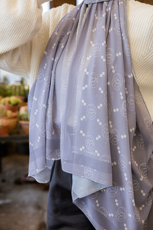 هادئ الرمادي