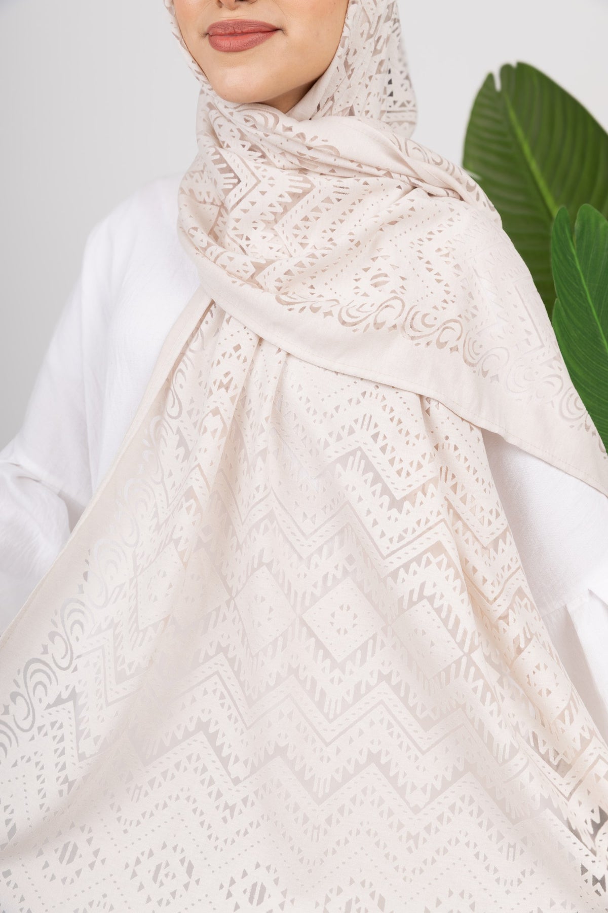 Atlas Devore Kuwaiti Scarf in Cream #Color_Cream