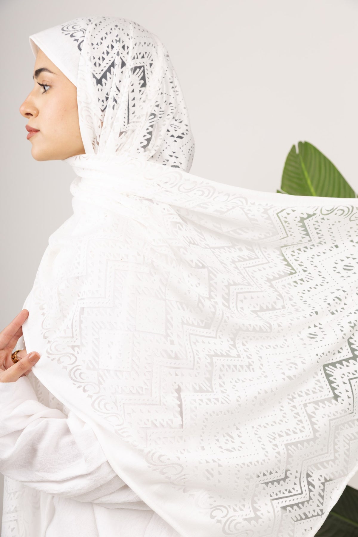 Atlas Devore Kuwaiti Scarf in White #Color_White