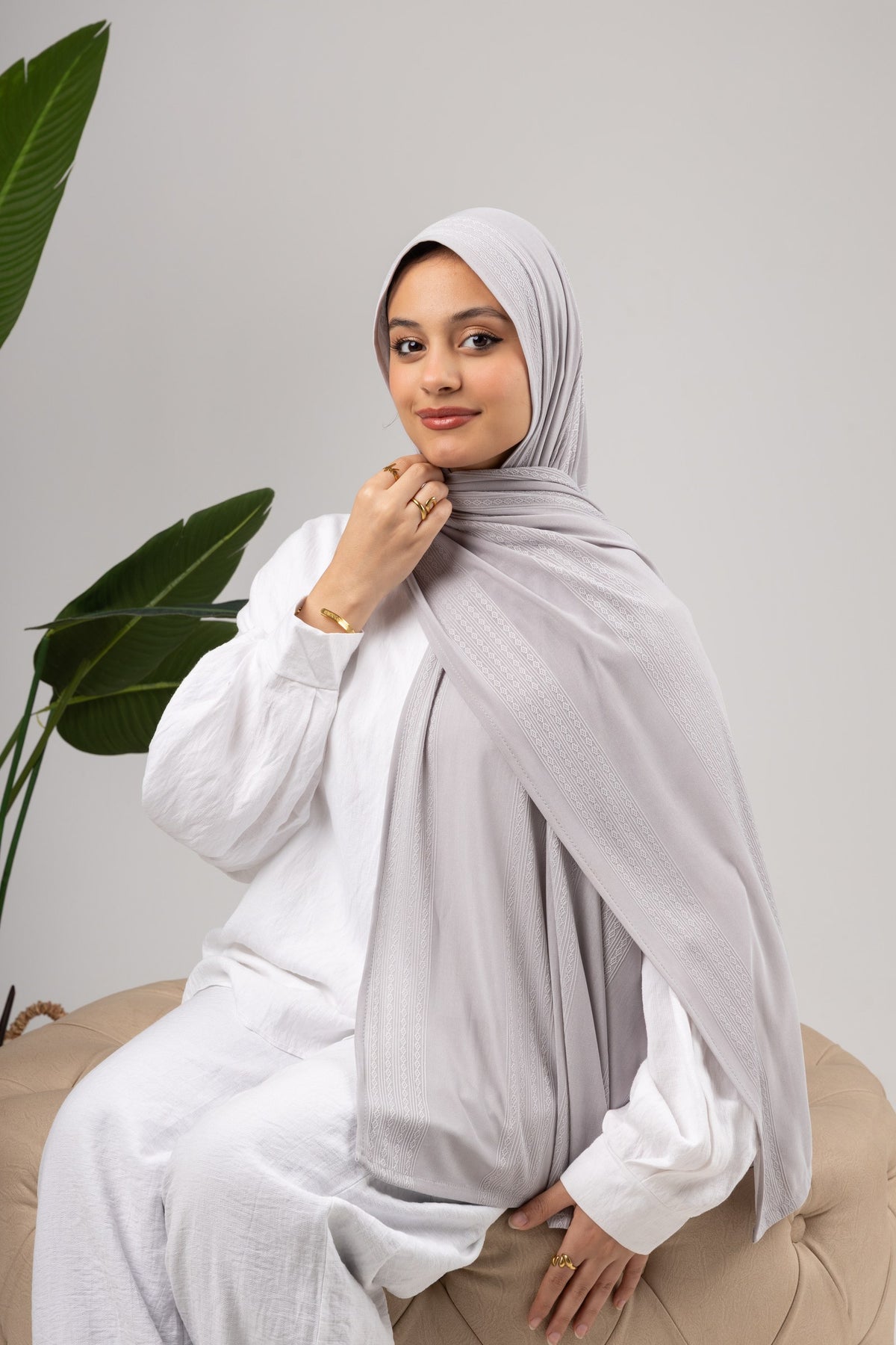 Diamond Stripe Kuwaiti Scarf in Grey #Color_Grey