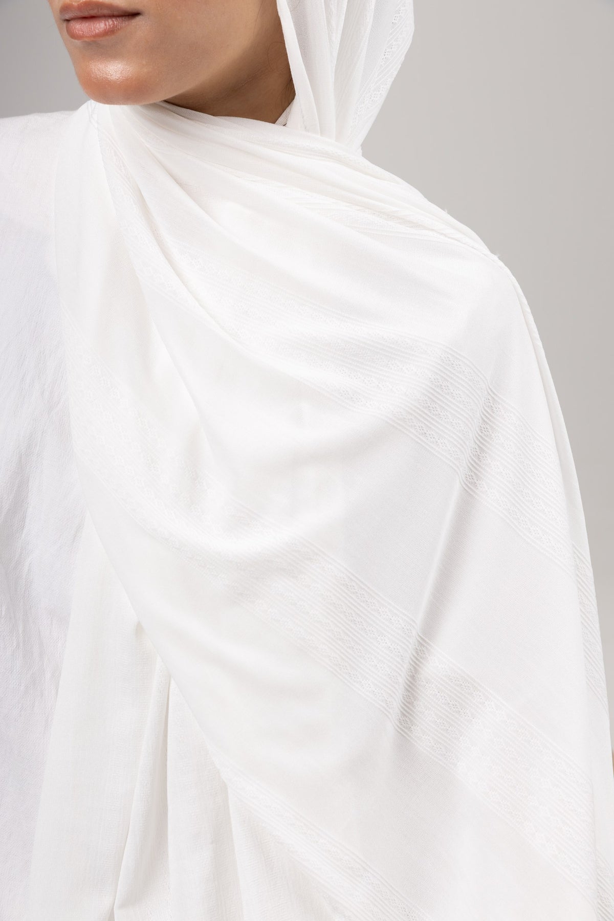 Diamond Stripe Kuwaiti Scarf in Off White #Color_Off White