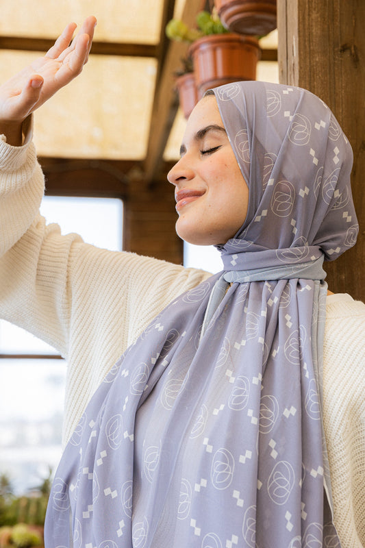 هادئ الرمادي