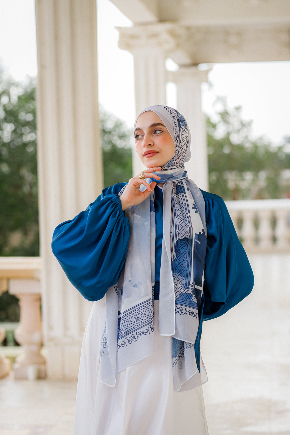 ظلال الأزرق