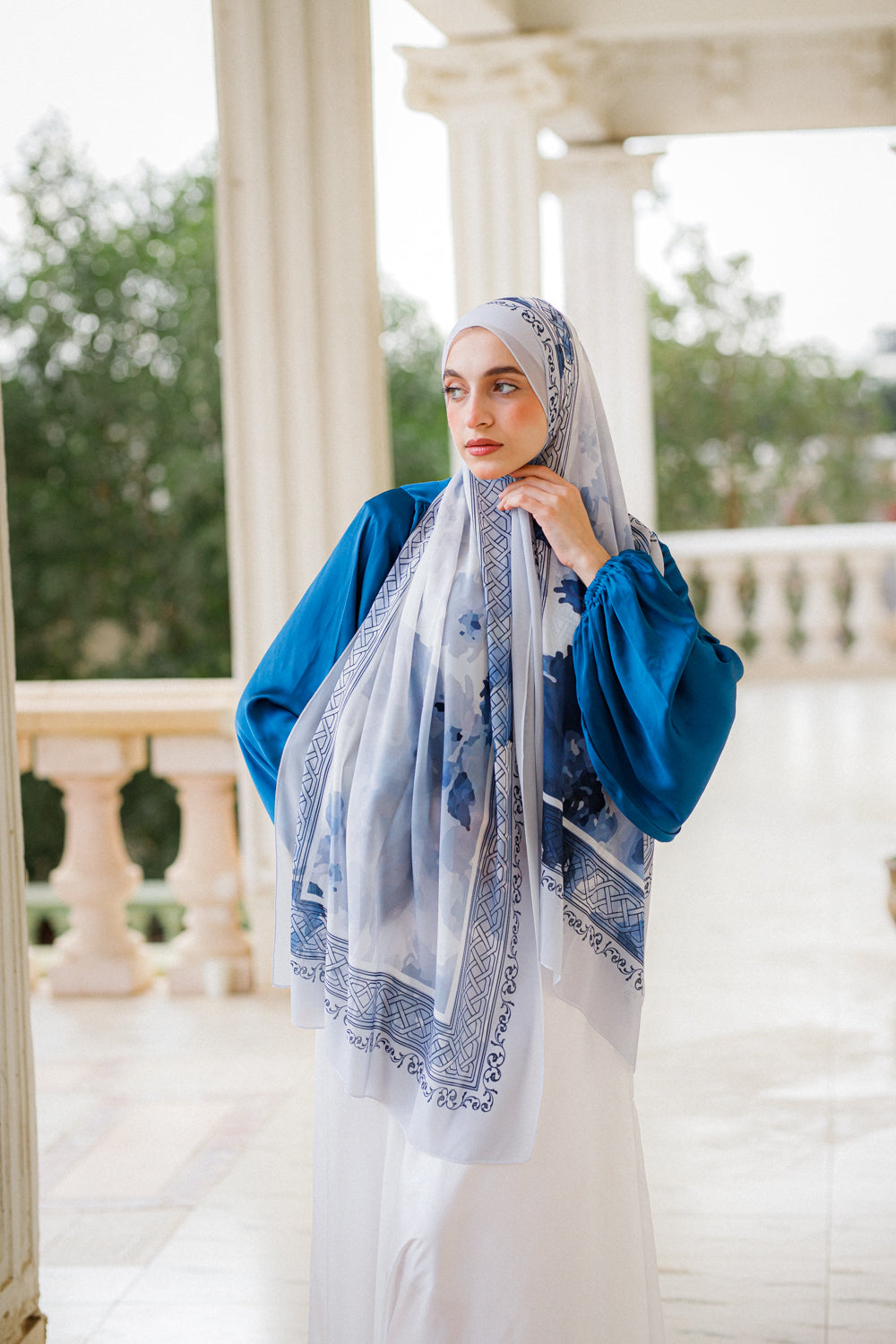 ظلال الأزرق