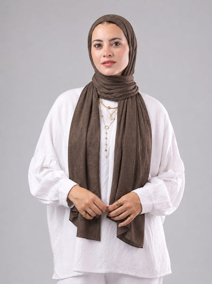 Soft Crinkle Scarf in Brown #Color_Brown