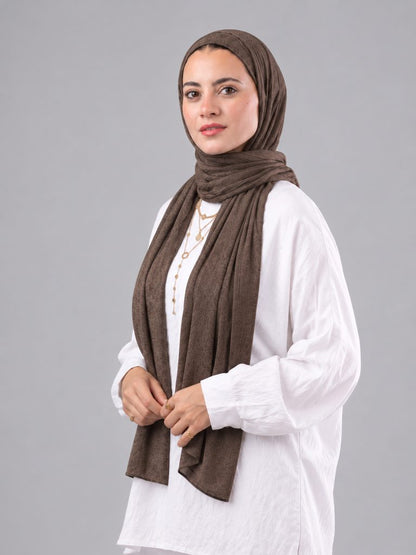 Soft Crinkle Scarf in Brown #Color_Brown