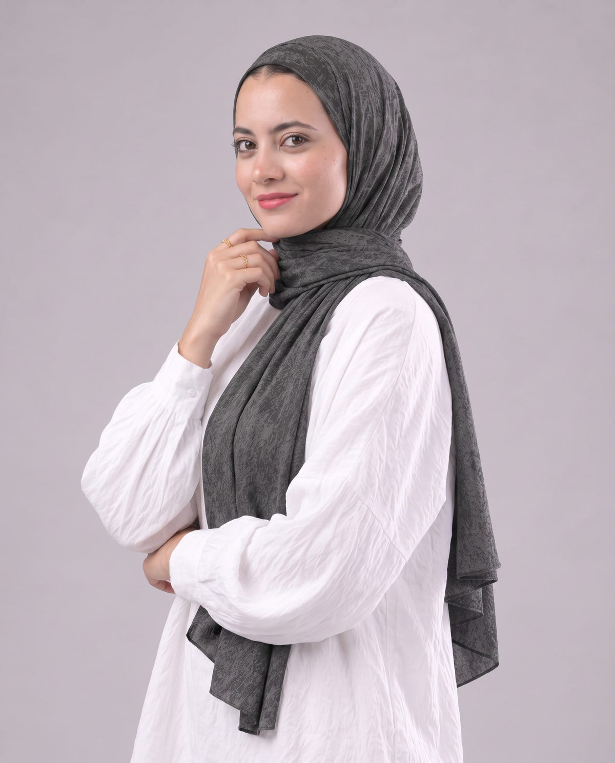 Soft Crinkle Scarf in Dark Grey #Color_Dark Grey