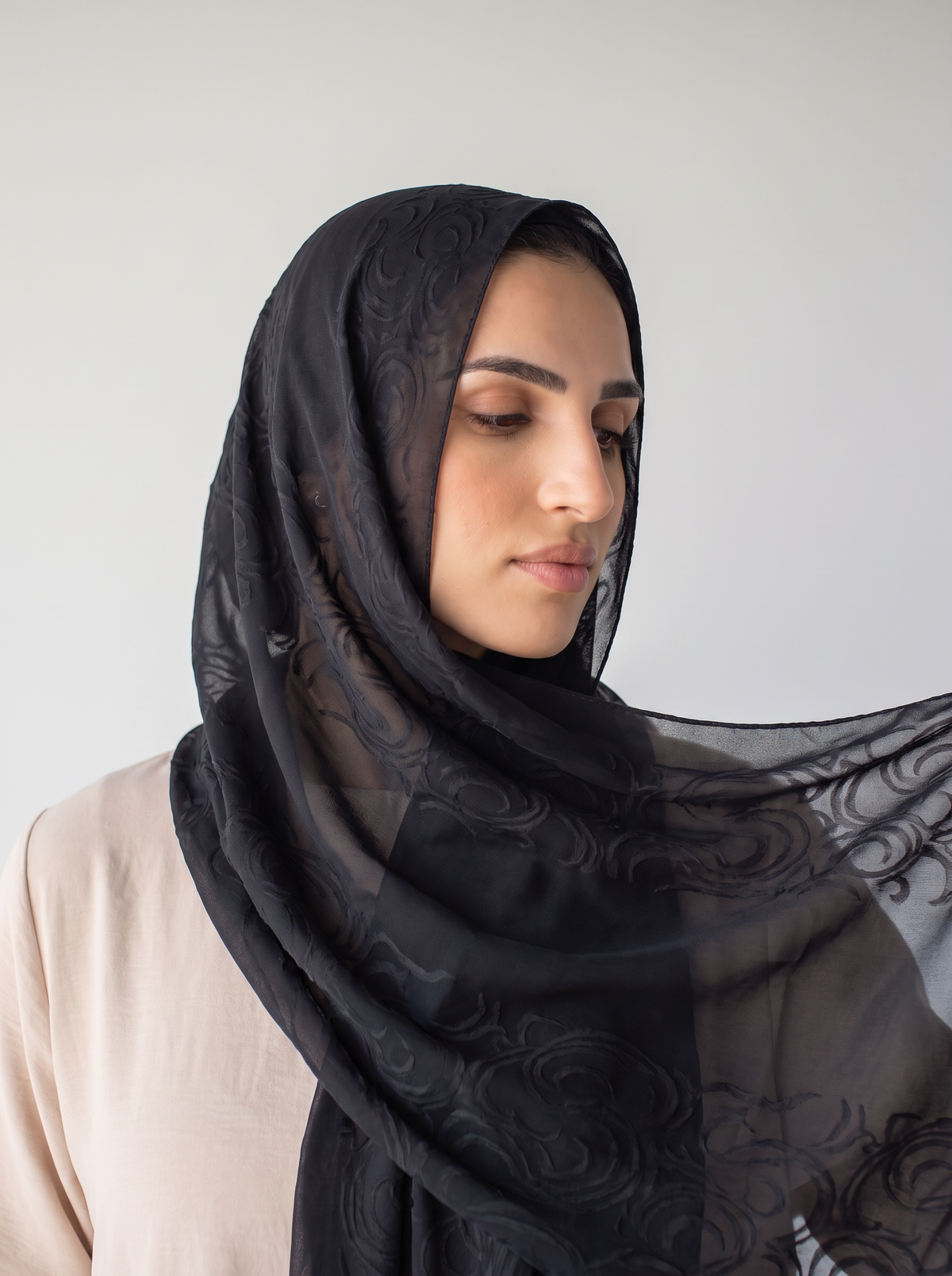 Filigree Kuwaiti Scarf in Black #Color_Black