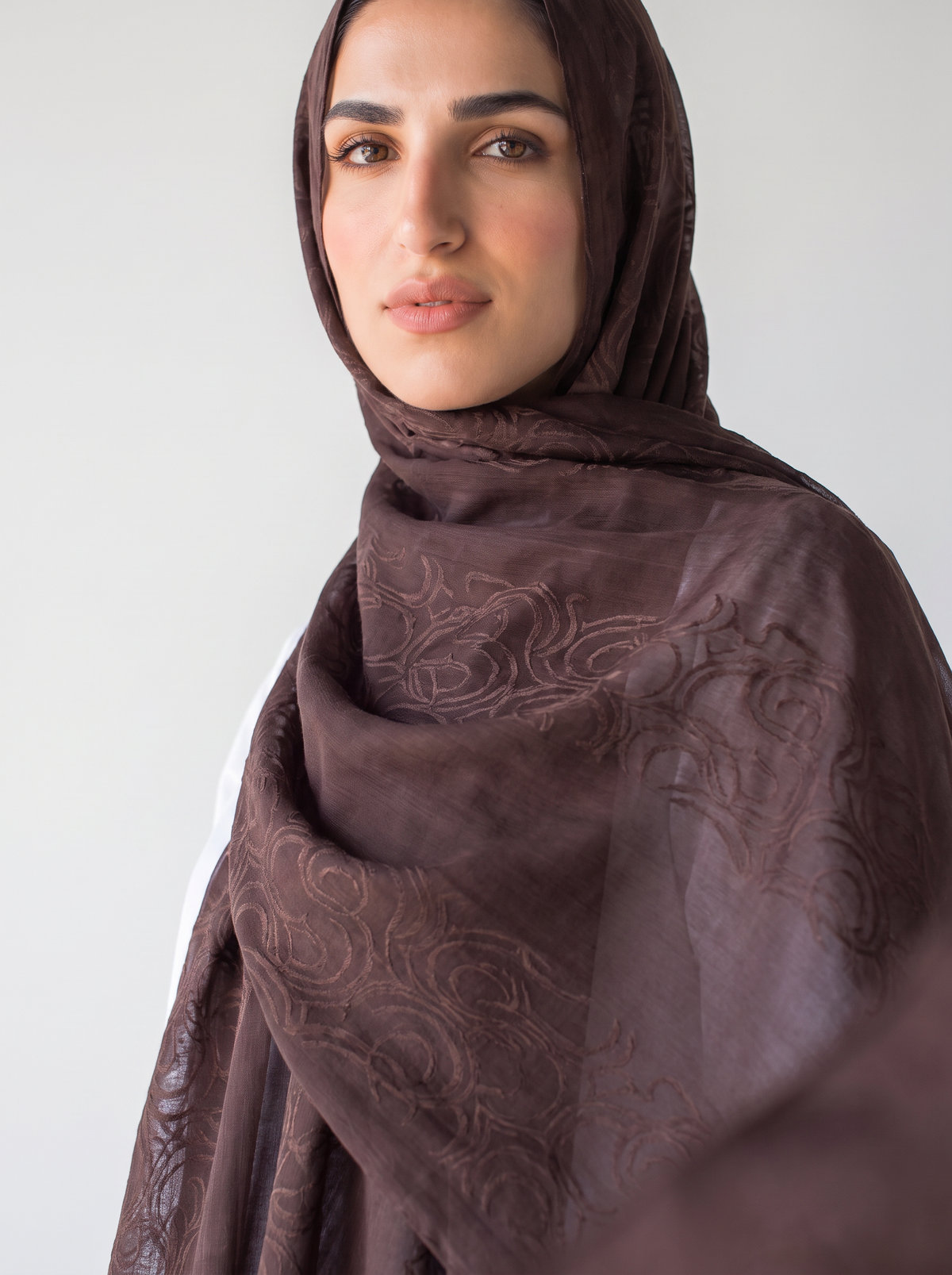 Filigree Kuwaiti Scarf in Brown #Color_Brown
