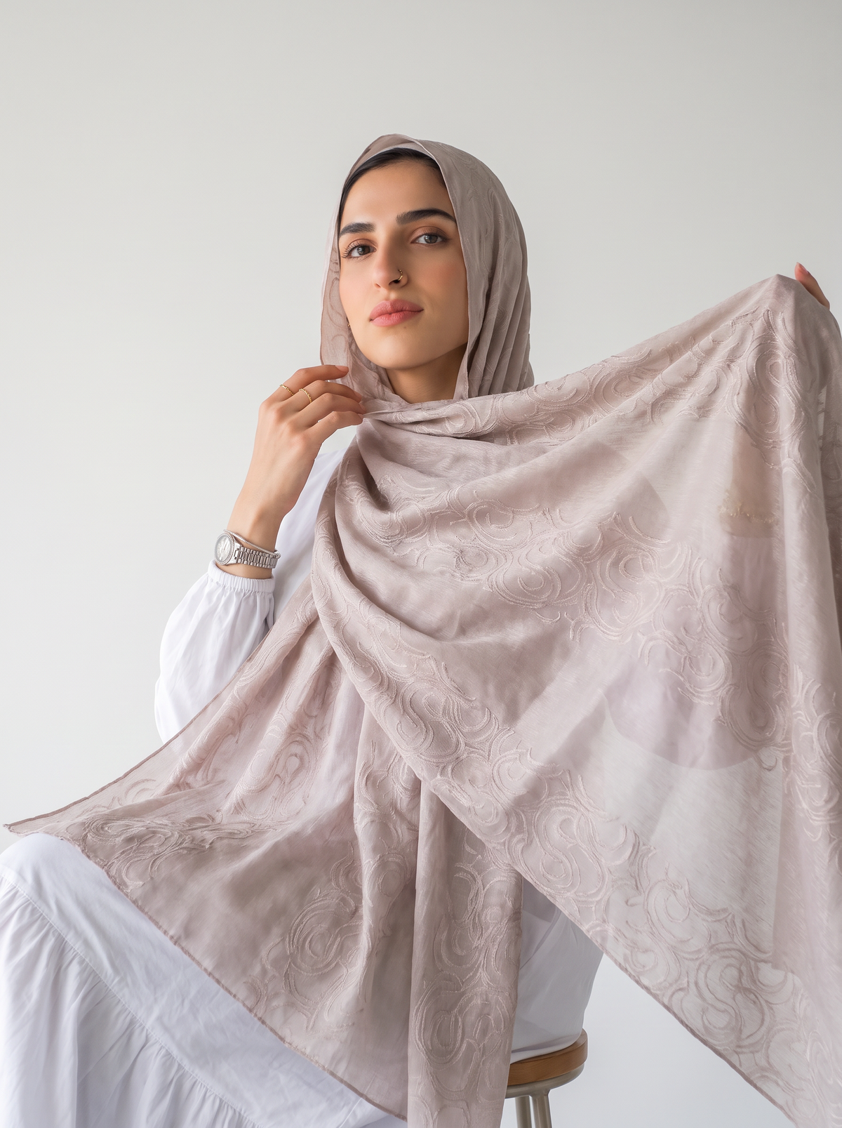 Filigree Kuwaiti Scarf in Light Beige #Color_Light Beige
