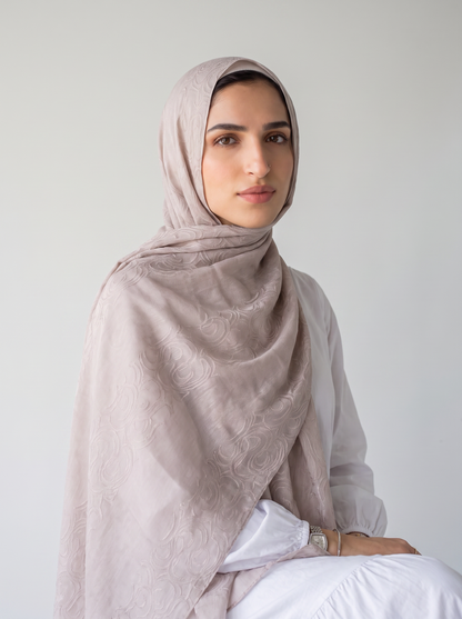 Filigree Kuwaiti Scarf in Light Beige #Color_Light Beige