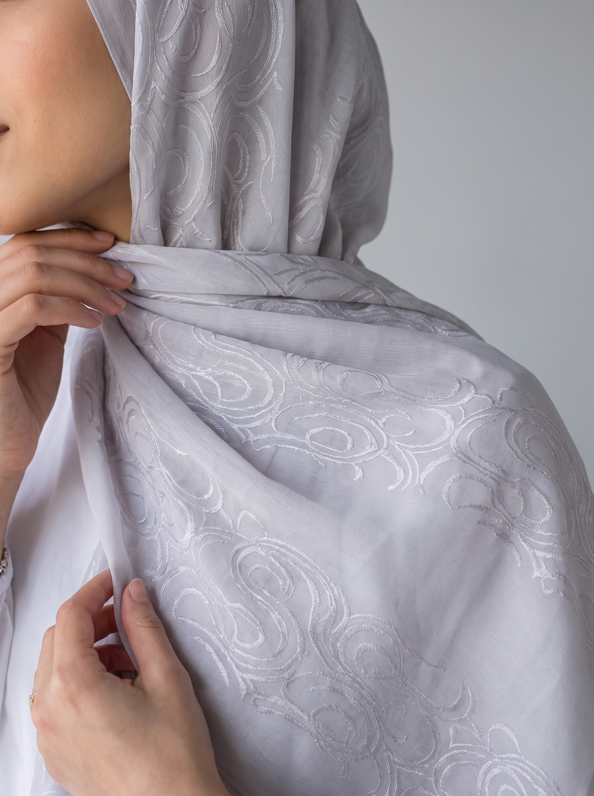 Filigree Kuwaiti Scarf in Light Grey #Color_Light Grey