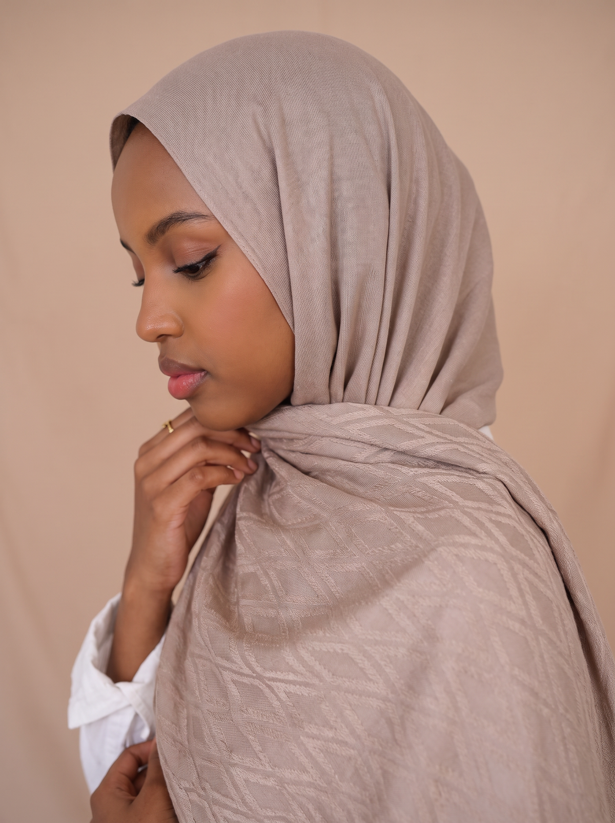 Samarkand Kuwaiti Scarf in Dark Beige #Color_Dark Beige