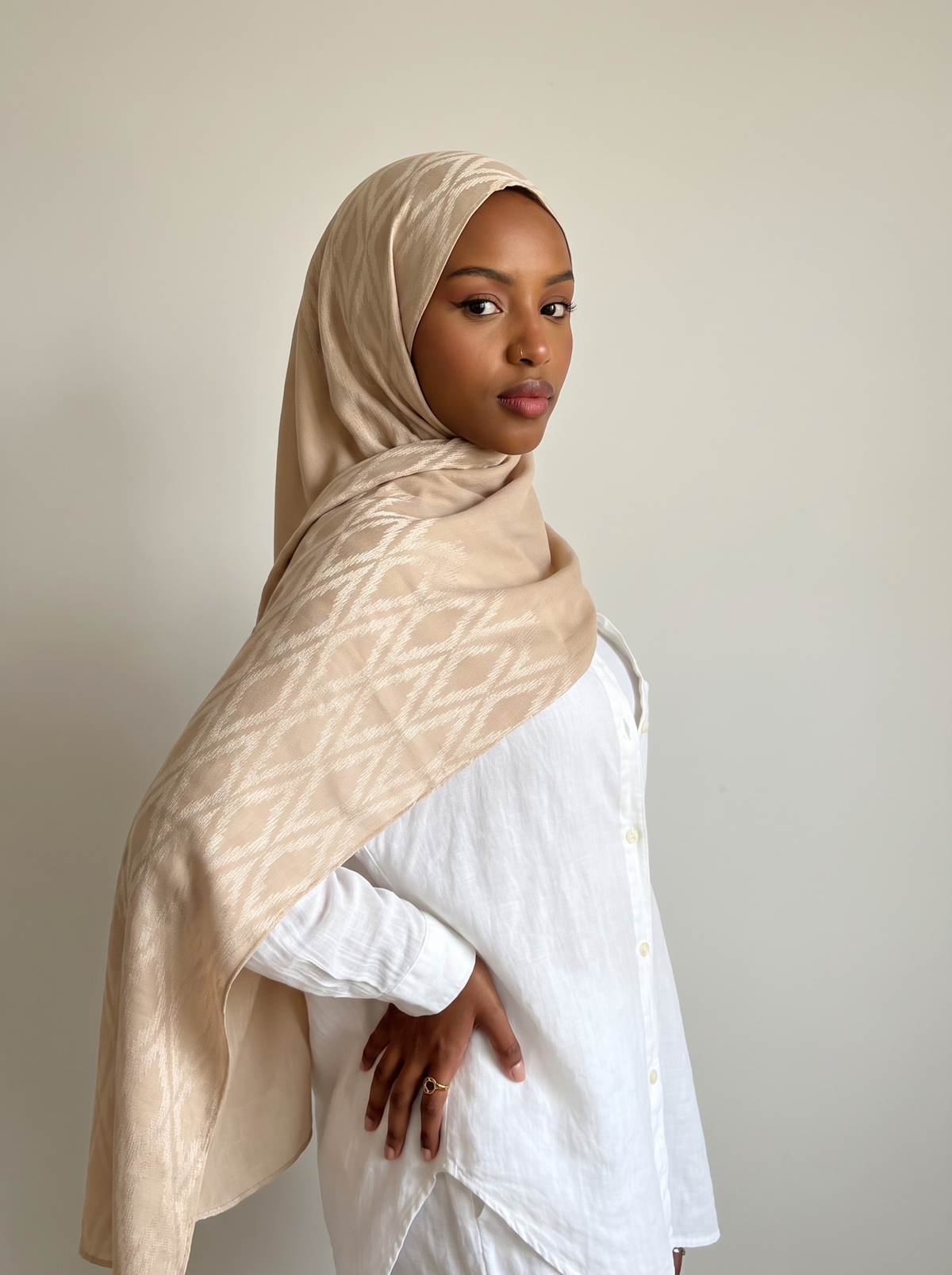 Samarkand Kuwaiti Scarf in Medium Beige #Color_Medium Beige