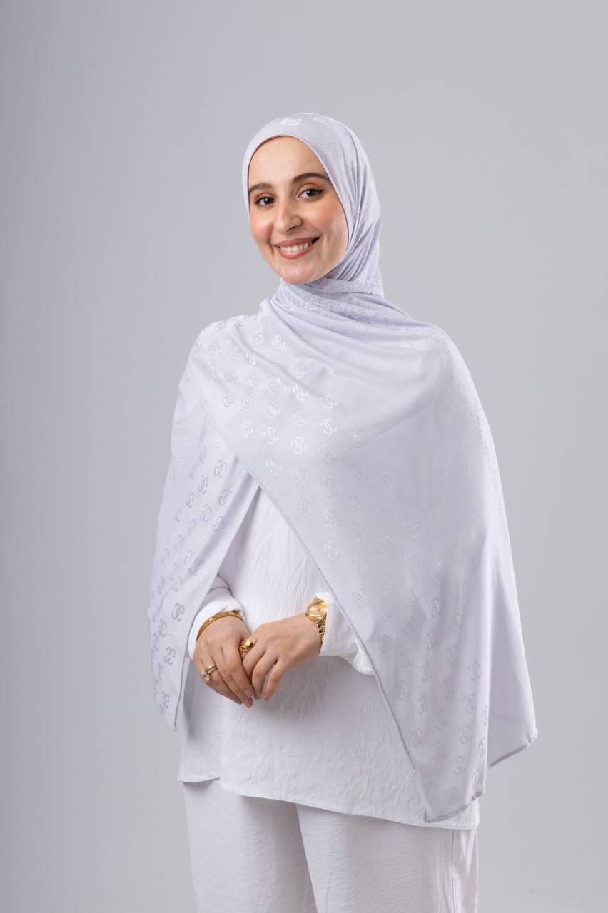 C Jacquard Kuwaiti Scarf in Off White #Color_Off White