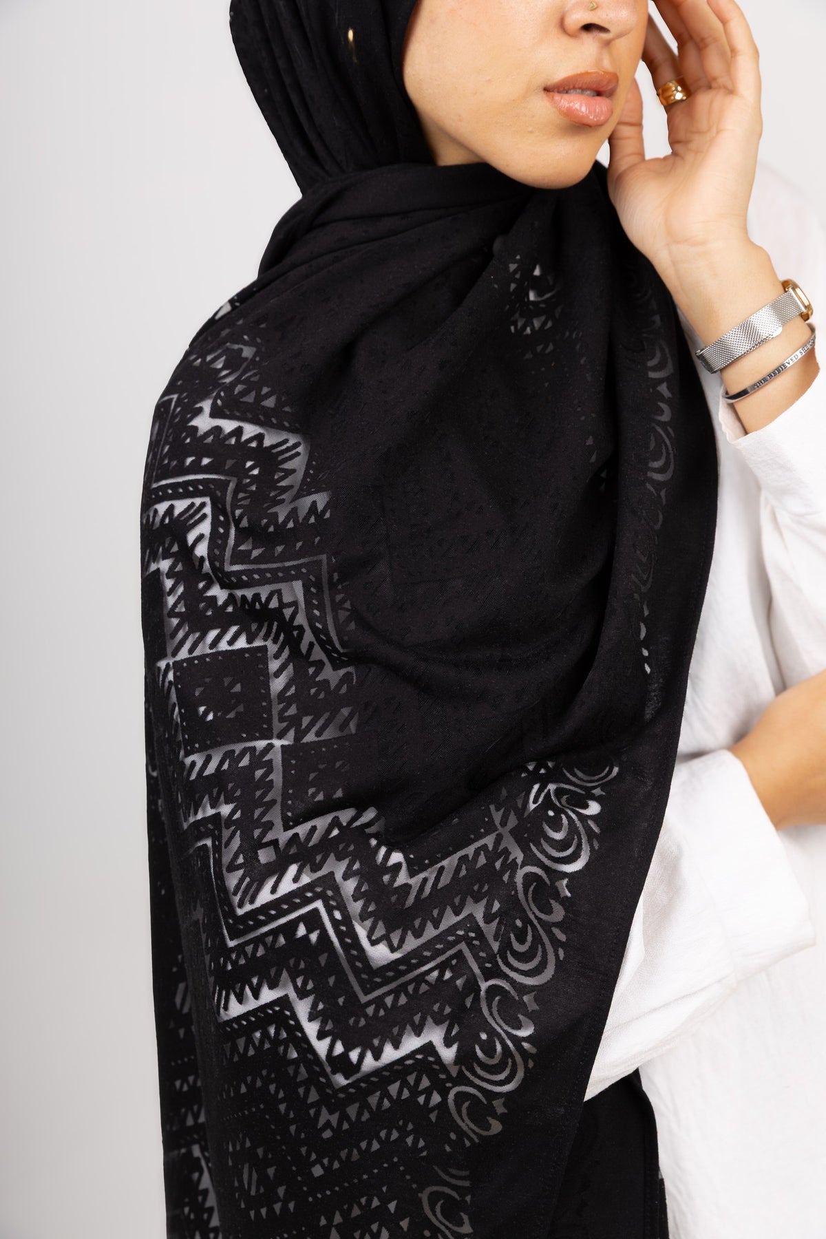 Atlas Devore Kuwaiti Scarf in Black #Color_Black