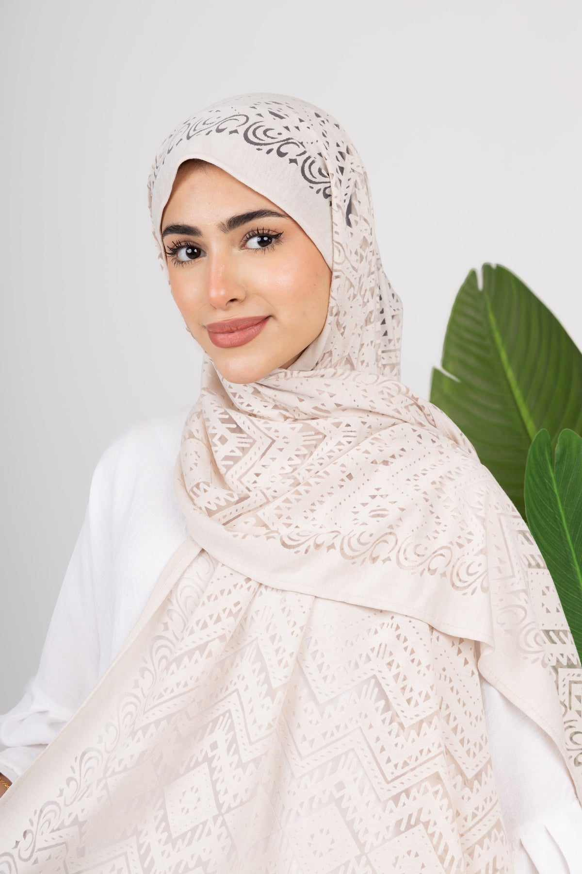 Atlas Devore Kuwaiti Scarf in Cream #Color_Cream