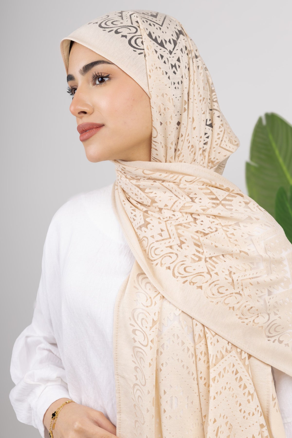 Atlas Devore Kuwaiti Scarf in Ivory #Color_Ivory