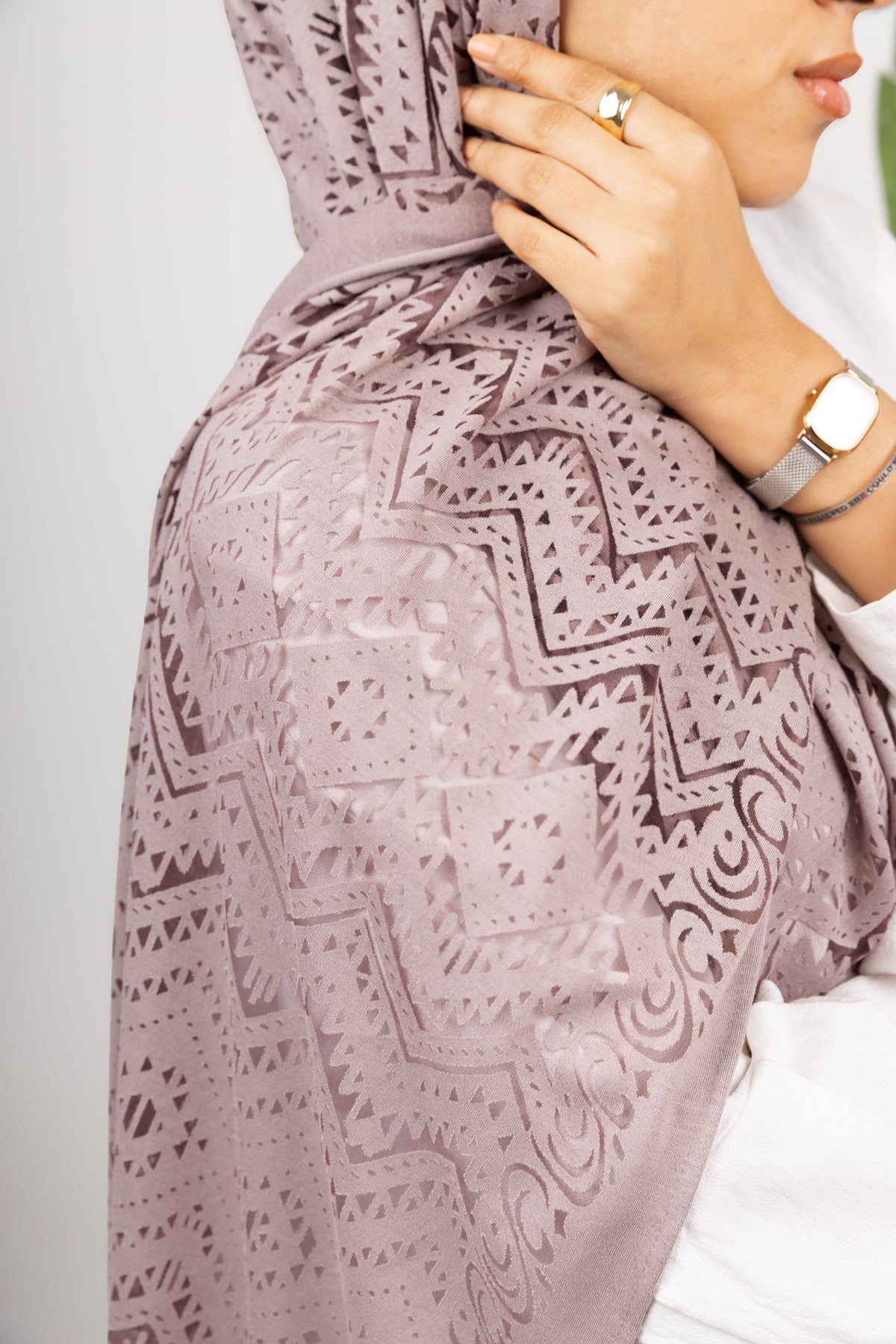 Atlas Devore Kuwaiti Scarf in Mauve #Color_Mauve