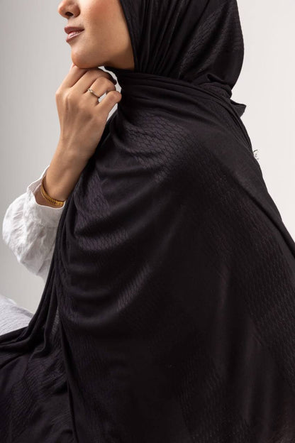 Desert Scale Kuwaiti Scarf in Black #Color_Black