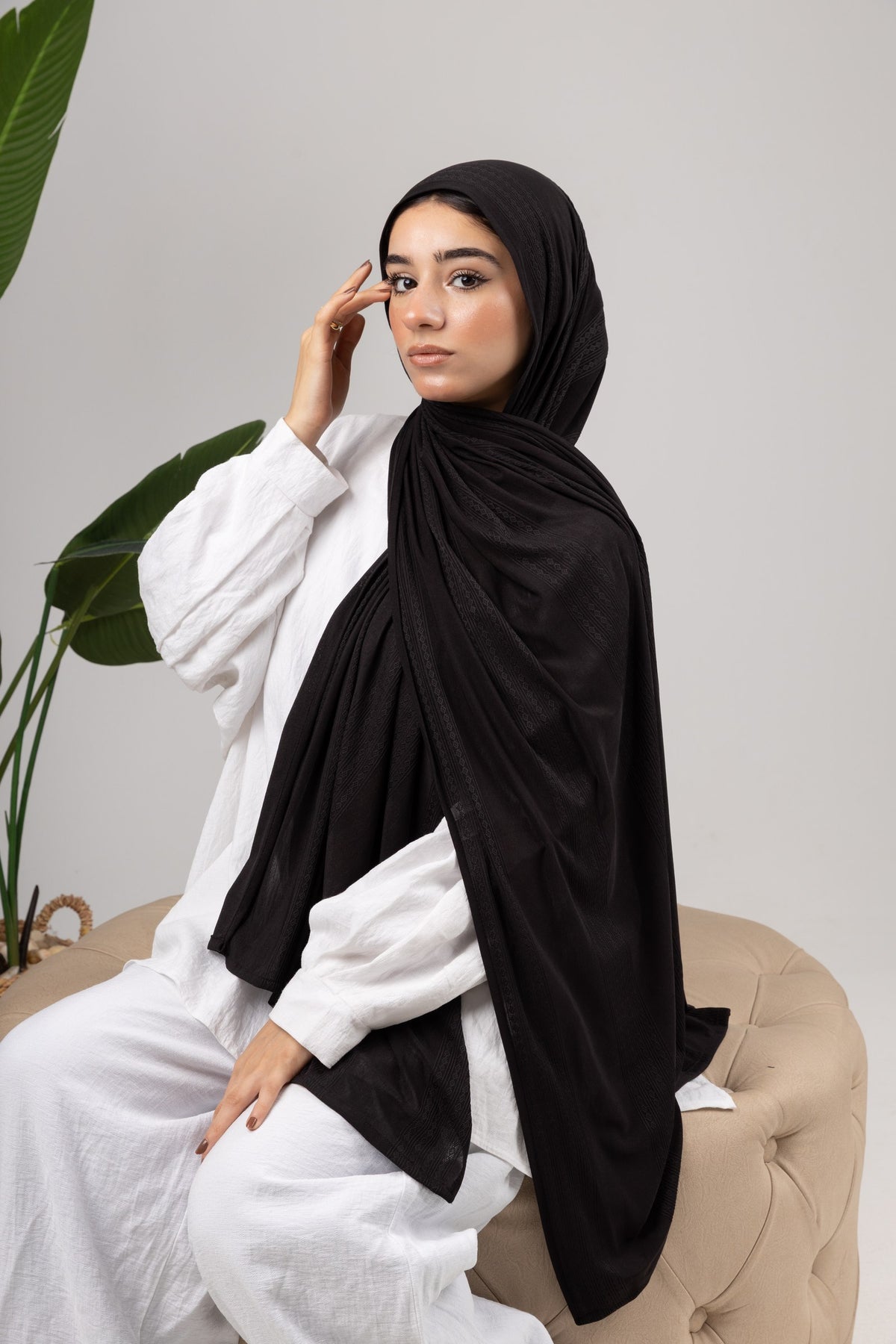 Diamond Stripe Kuwaiti Scarf in Black #Color_Black