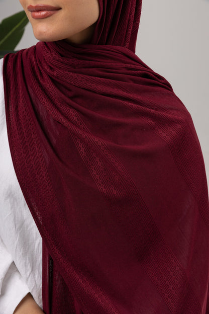 Diamond Stripe Kuwaiti Scarf in Burgundy #Color_Burgundy