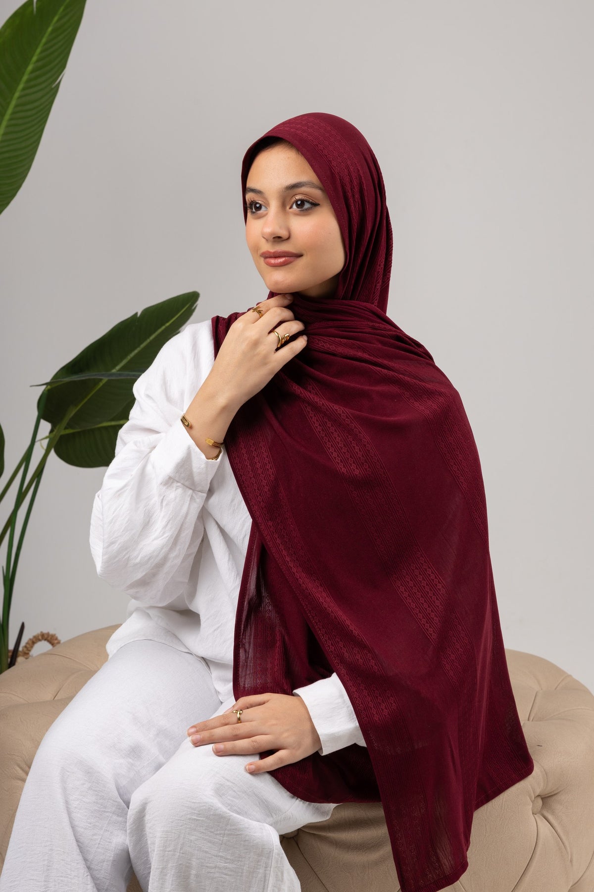 Diamond Stripe Kuwaiti Scarf in Burgundy #Color_Burgundy