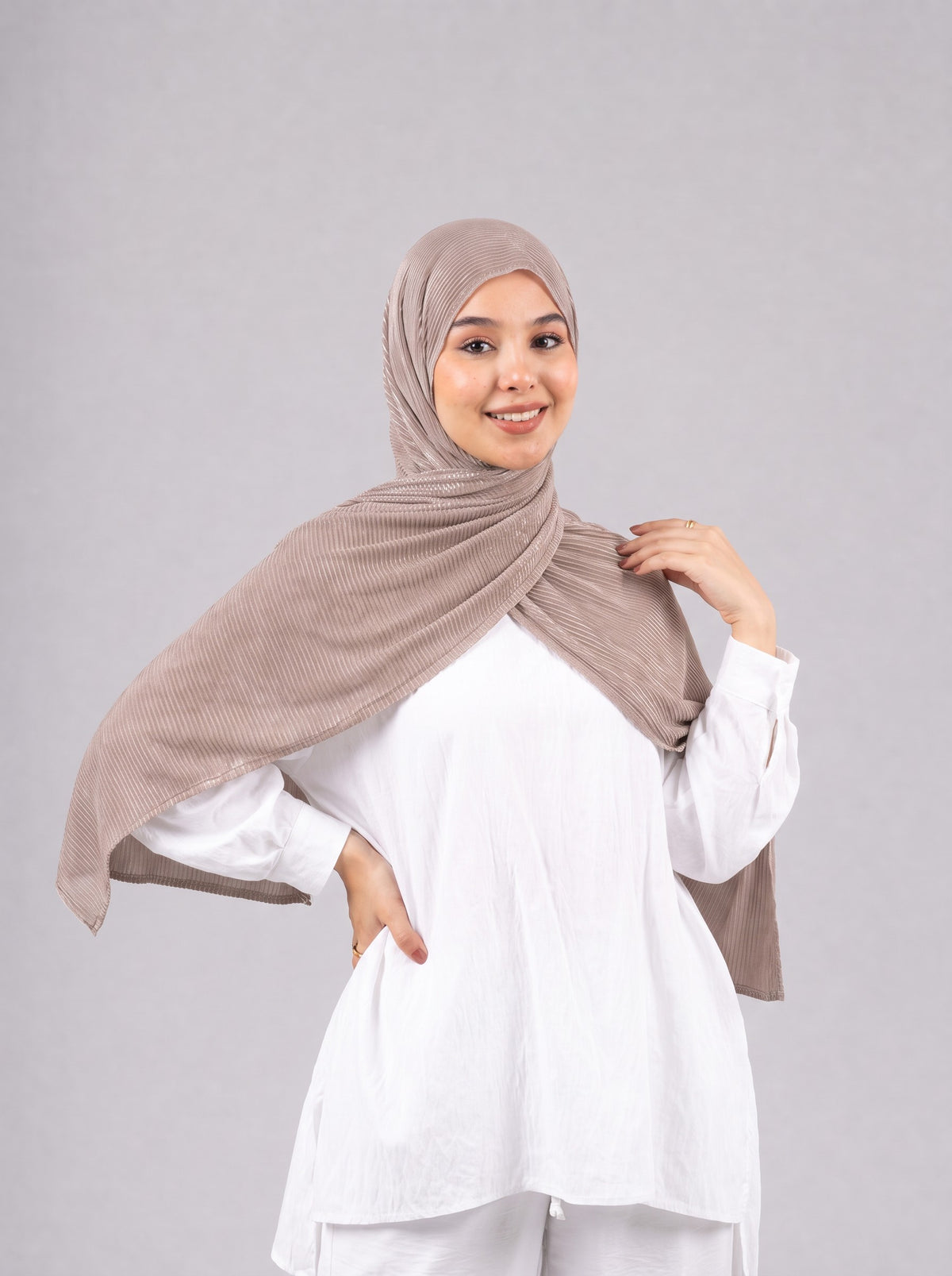 Mirage Pleat Kuwaiti Scarf in Cafe #Color_Cafe