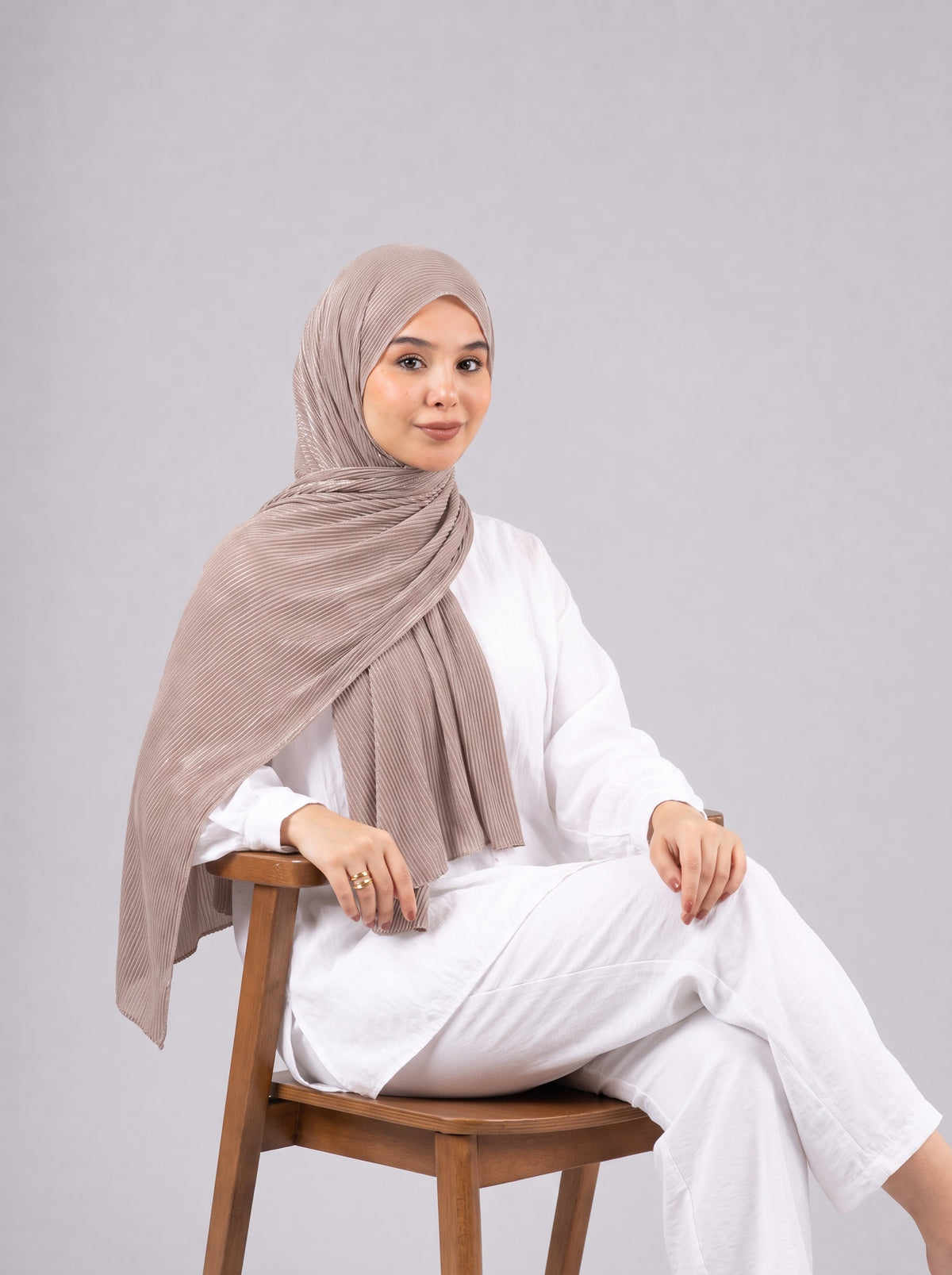 Mirage Pleat Kuwaiti Scarf in Cafe #Color_Cafe