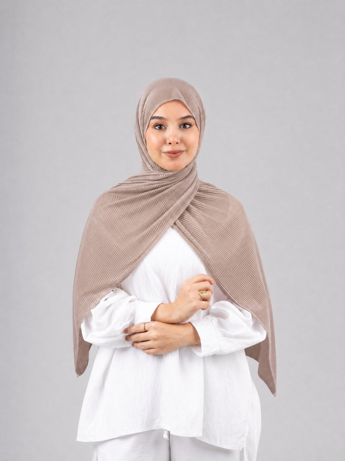 Mirage Pleat Kuwaiti Scarf in Cafe #Color_Cafe