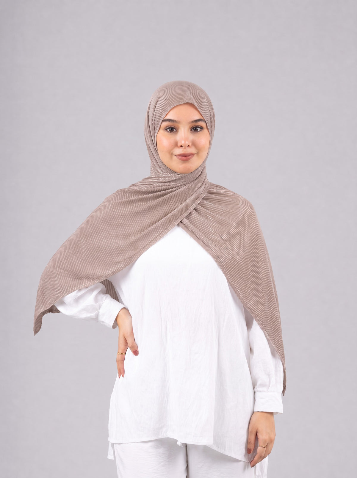 Mirage Pleat Kuwaiti Scarf in Cafe #Color_Cafe