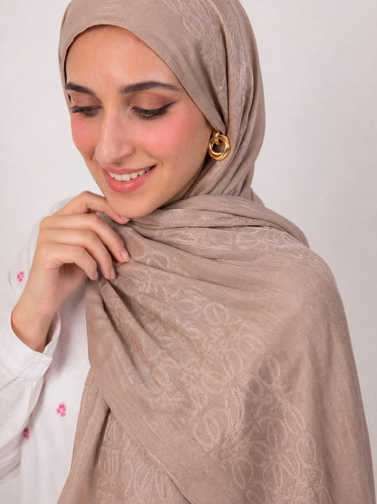 Anagram Weave Kuwaiti Scarf in Dark Beige #Color_Dark Beige