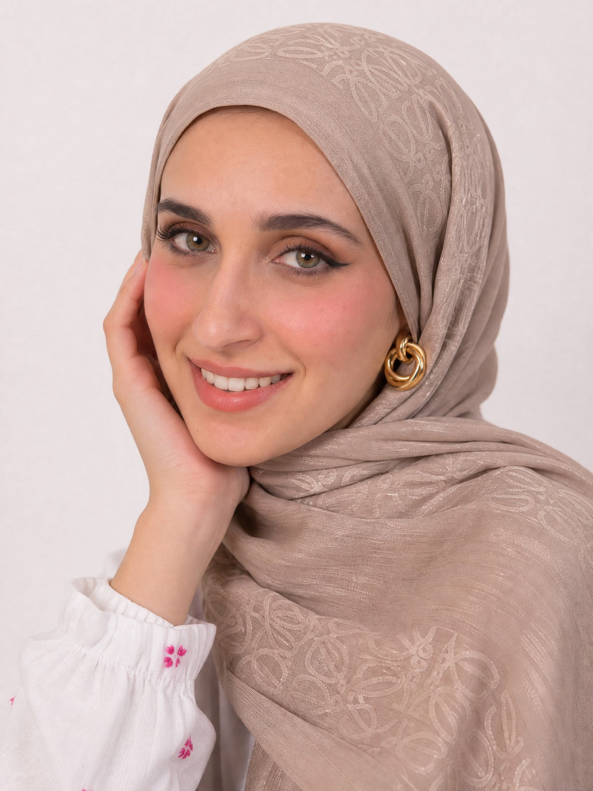 Anagram Weave Kuwaiti Scarf in Dark Beige #Color_Dark Beige