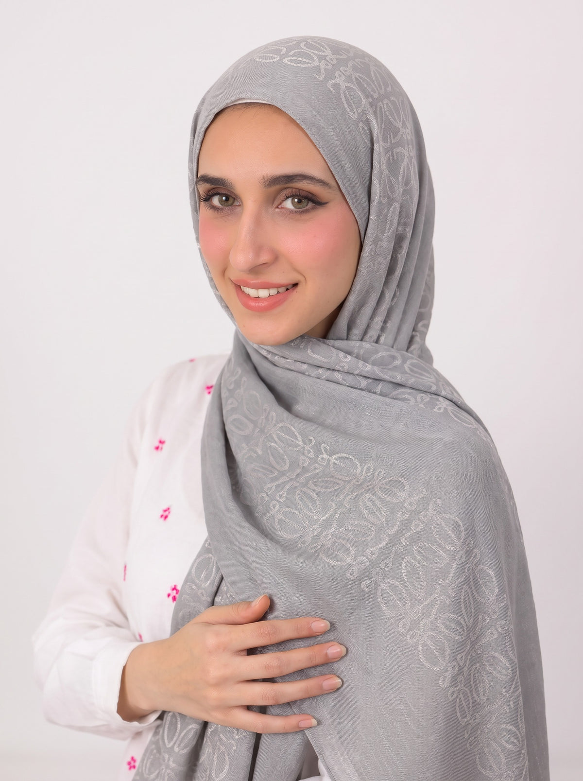 Anagram Weave Kuwaiti Scarf in Light Grey #Color_Light Grey