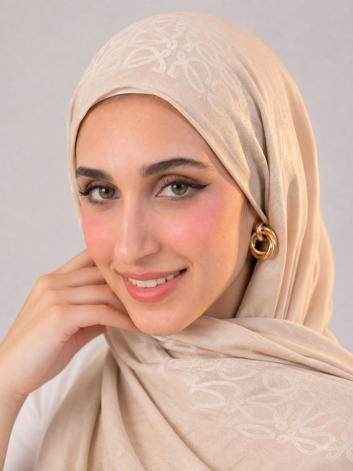 Anagram Weave Kuwaiti Scarf in Medium Beige #Color_Medium Beige