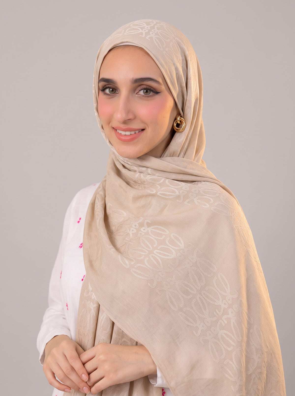 Anagram Weave Kuwaiti Scarf in Medium Beige #Color_Medium Beige