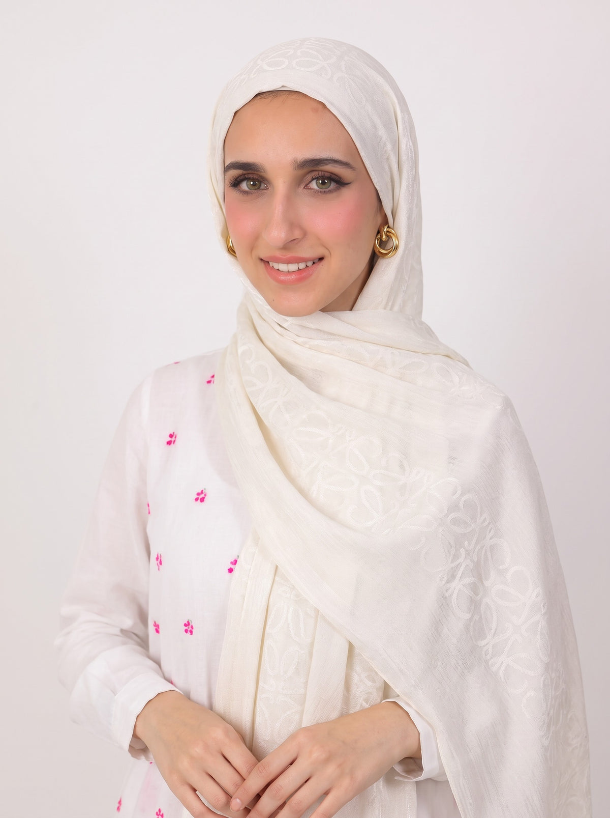 Anagram Weave Kuwaiti Scarf in Off White #Color_Off White