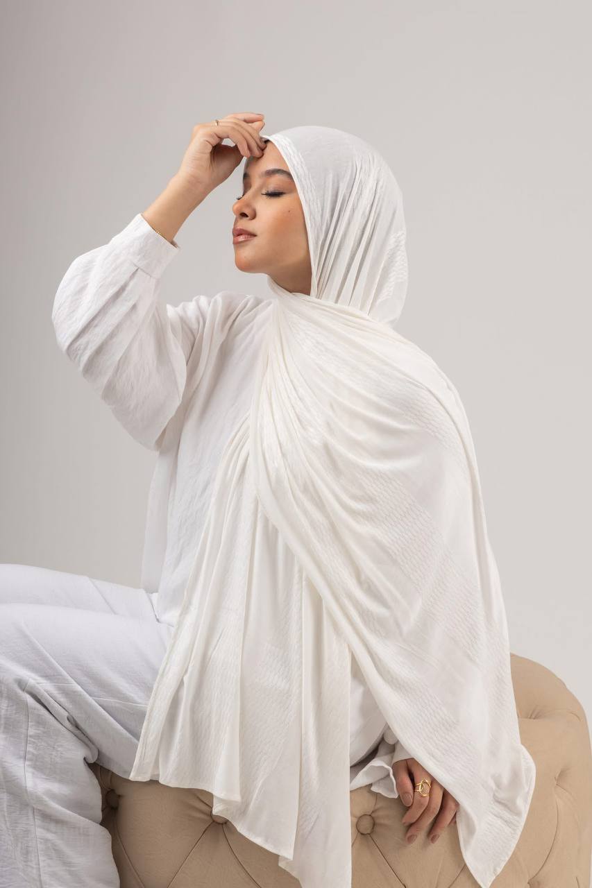 Desert Scale Kuwaiti Scarf in Off White #Color_Off White