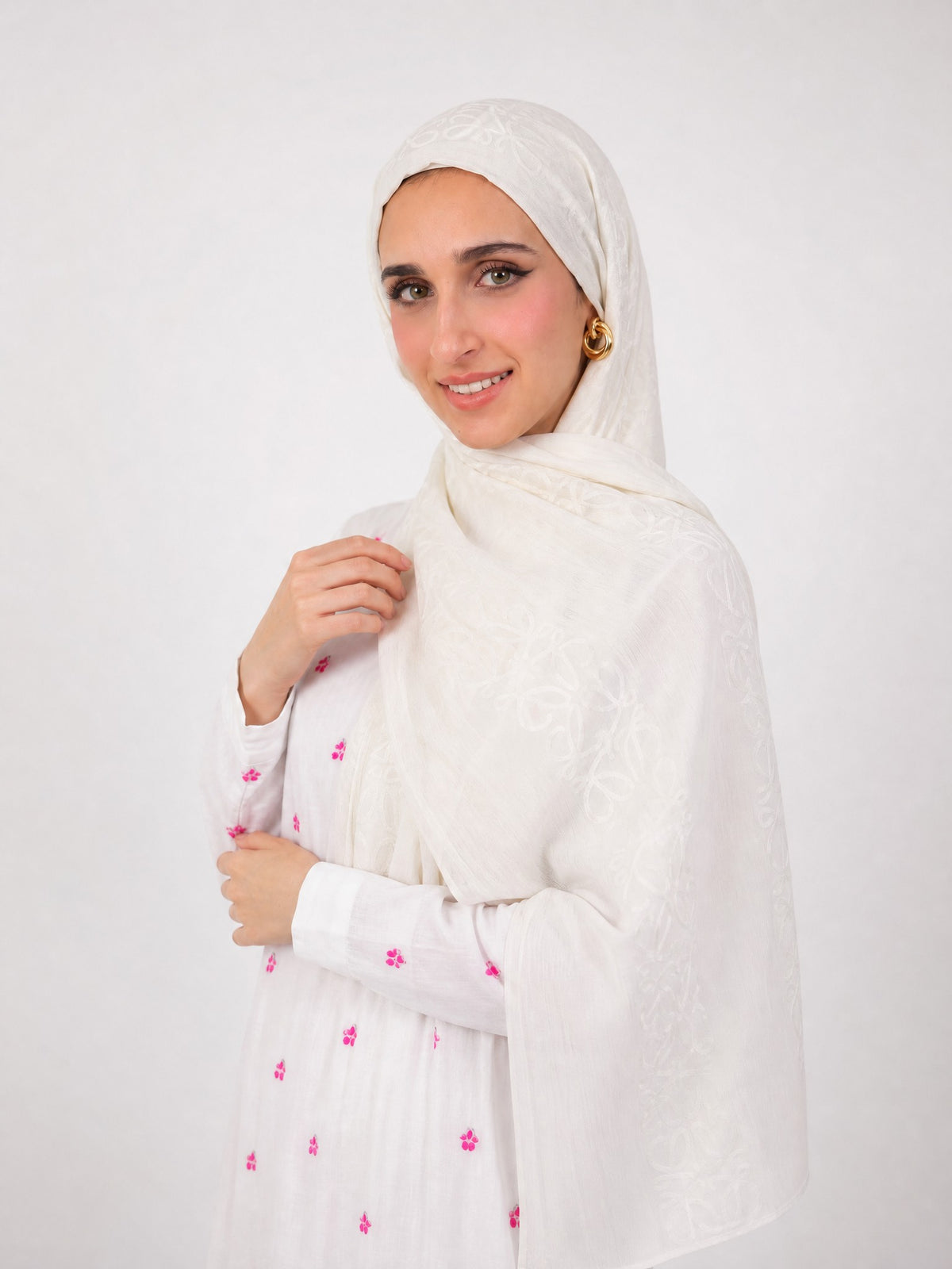 Anagram Weave Kuwaiti Scarf in Off White #Color_Off White